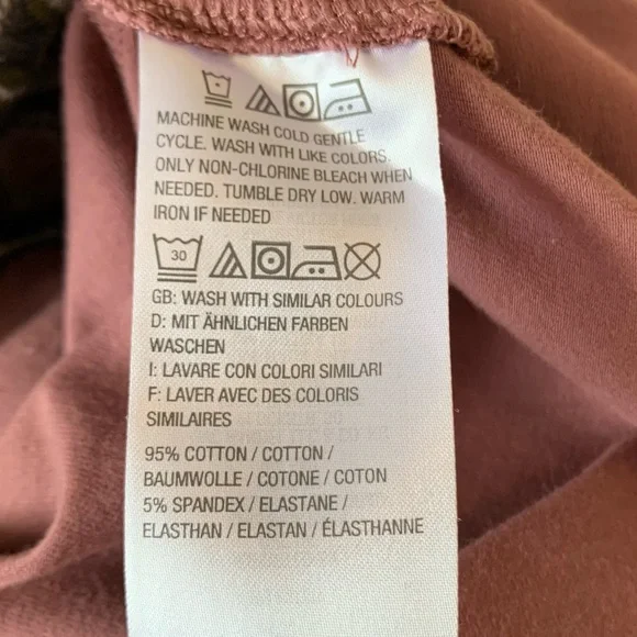 New D&Co Floral Embroidery Relaxed Top - Picture 7 of 7